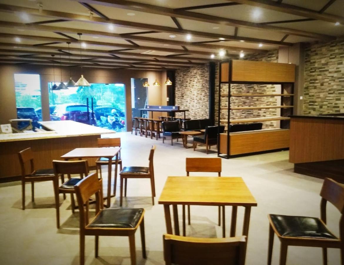 Hotel Marina Airport Semarang Exterior photo